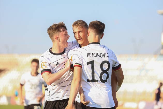 220525 Nelson Weiper and Dzenan Pejcinovic of Germany during the UEFA Under-17 quarter Final between Germany and France on May 25, 2022 in Tel Aviv. Photo: Nir Keidar BILDBYRAN COP 329 ZN0007 fotboll football soccer fotball em U17, U 17 p17 UEFA EURO, EM, Europameisterschaft,Fussball under 17 tyskland frankrike france germany Copyright: NIRxKEIDAR BB220525BB826