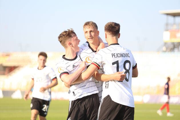220525 Nelson Weiper and Dzenan Pejcinovic of Germany during the UEFA Under-17 quarter Final between Germany and France on May 25, 2022 in Tel Aviv. Photo: Nir Keidar BILDBYRAN COP 329 ZN0007 fotboll football soccer fotball em U17, U 17 p17 UEFA EURO, EM, Europameisterschaft,Fussball under 17 tyskland frankrike france germany Copyright: NIRxKEIDAR BB220525BB827