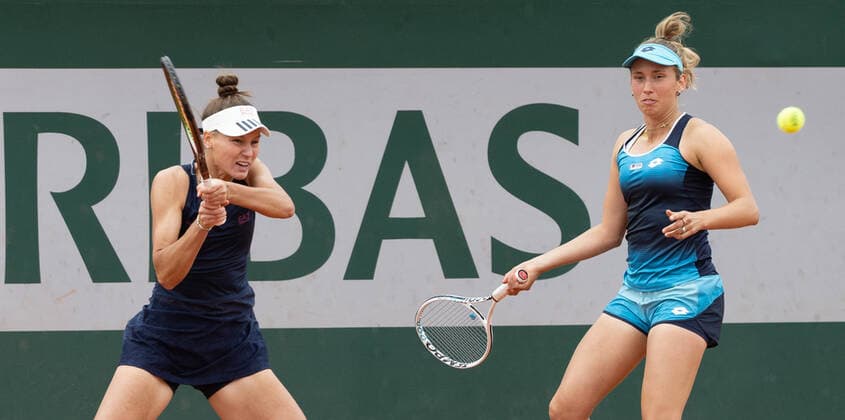 Russian Veronika Kudermetova and Belgian Elise Mertens pictured during a tennis match between Belgian-Russian pair Mertens-Kudermetova against Croatian-American pair Martic-Rogers, in the first round of the women s doubles tournament, at the Roland Garros French Open tennis tournament, in Paris, France, Wednesday 25 May 2022. This year s tournament takes place from 22 May to 5 June. BENOITxDOPPAGNE  x35497160x