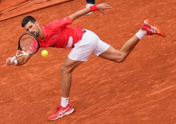 Mandatory Credit: Photo by Dave Shopland Shutterstock (12954391da) Serbia s Novak Djokovic action French Open Tennis, Day 4, Roland Garros, Paris, France - 25 May 2022 French Open Tennis, Day 4, Roland Garros, Paris, France - 25 May 2022  Copyright: xDavexShopland Shutterstockx 12954391da