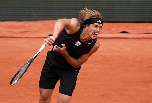 Mandatory Credit: Photo by Dave Shopland Shutterstock (12954391dm) Alexander Zverev from Germany wins in 5 sets French Open Tennis, Day 4, Roland Garros, Paris, France - 25 May 2022 French Open Tennis, Day 4, Roland Garros, Paris, France - 25 May 2022  Copyright: xDavexShopland Shutterstockx 12954391dm