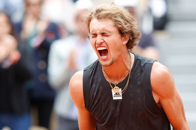25.05.2022, Tennis, French Open 2022 Roland-Garros, FRA, Paris, Roland Garros Bild: v. li. AlexanderZverev (GER), schreit vor Freude, jubelt Copyright: HMBxMedia AntonioxBorga