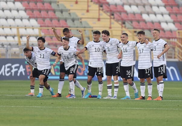 220525 Team Germany during the UEFA Under-17 quarter Final between Germany and France on May 25, 2022 in Tel Aviv. Photo: Nir Keidar BILDBYRAN COP 329 ZN0007 fotboll football soccer fotball em U17, U 17 p17 UEFA EURO, EM, Europameisterschaft,Fussball under 17 tyskland frankrike france germany Copyright: NIRxKEIDAR BB220525BB963