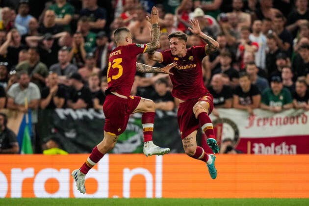 Sport Themen der Woche KW21 Sport Bilder des Tages UEFA Europa Conference League Final: AS Roma v Feyenoord Tirana - Gianluca Mancini of AS Roma, Nicolo Zaniolo of AS Roma during the match between AS Roma v Feyenoord at Air Albaniastadion on 25 May 2022 in Tirana, Albania. Copyright: xTomxBodex