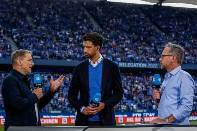 Stefan Kuntz ( Sat 1 Ran Moderator Trainer Nationalmannschaft Türkei ) Sportchef Jonas Boldt ( HSV ) Moderator Matthias Opdenhövel ( Sat 1 Ran ) Deutschland , Hamburg , Volksparkstadion , 1. 2. Fussball Bundesliga Relegation , Hamburger SV - Hertha BSC *** Stefan Kuntz Sat 1 Ran presenter coach national team Turkey sports director Jonas Boldt HSV presenter Matthias Opdenhövel Sat 1 Ran Germany , Hamburg , Volksparkstadion , 1 2 Football Bundesliga Relegation , Hamburger SV Hertha BSC