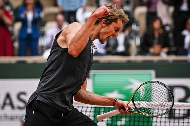 May 25, 2022, Paris, France, France: ALEXANDER ZVEREV of Germany celebrates his victory during the Day four of Roland-Garros 2022, French Open 2022, Grand Slam tennis tournament at the Roland-Garros stadium on May 25, 2022 in Paris, France. Paris France - ZUMAm308 20220525_zsp_m308_048 Copyright: xMatthieuxMirvillex
