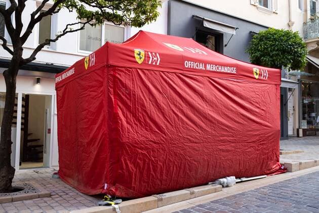 Merchandising Staende werden aufgebaut, Grosser Preis von Monaco 2022, Motorsport, Formel 1, 25.05.2022 Grosser Preis von Monaco 2022, Motorsport, Formel 1, 25.05.2022 Copyright: xEibner-Pressefoto AlexanderxNeisx EP_ANS