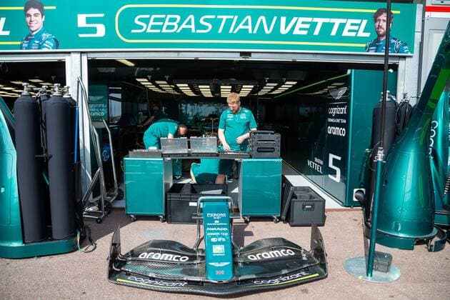 Blick in die Box von Sebastian Vettel (Aston Martin), Grosser Preis von Monaco 2022, Motorsport, Formel 1, 26.05.2022 Grosser Preis von Monaco 2022, Motorsport, Formel 1, 26.05.2022 Copyright: xEibner-Pressefoto AlexanderxNeisx EP_ANS