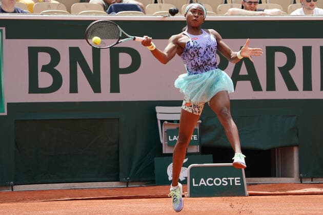 May 26, 2022, PARIS, France: COCO GAUFF of the USA return the ball to.ALISON UYTVANCK of Belgium during the Day 4 of the French Open 2022, Grand Slam tennis womens tournament at the Roland-Garros Stadium - Paris France..Coco Gauss won : 6:1 7:6 PARIS France - ZUMAp119 20220526_zaf_p119_092 Copyright: xPierrexSteveninx