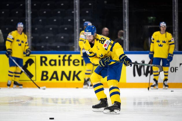 220526 Oliver Ekman Larsson of Sweden ahead of the 2022 IIHF Ice hockey, Eishockey World Championship, WM, Weltmeisterschaft quarterfinal game between Sweden and Canada on May 26, 2022 in Tampere. Photo: Maxim ThorÃ BILDBYRAN kod MT MT0402 ishockey ice hockey ishockey-vm iihf ice hockey world championship sverige sweden kanada canada bbeng kvartsfinal quarterfinal Copyright: MAXIMxTHORE BB220526MT030