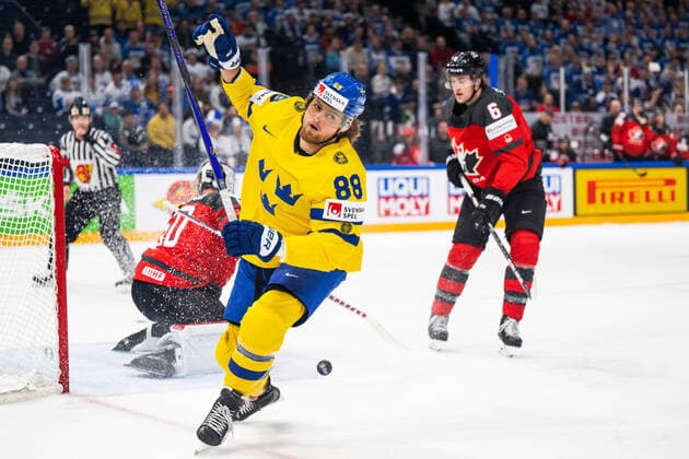 220526 William Nylander of Sweden celebrates after scoring 2-0 during the 2022 IIHF Ice hockey, Eishockey World Championship, WM, Weltmeisterschaft quarterfinal game between Sweden and Canada on May 26, 2022 in Tampere. Photo: Maxim Thore BILDBYRAN kod MT MT0402 ishockey ice hockey ishockey-vm iihf ice hockey world championship sverige sweden kanada canada bbeng kvartsfinal quarterfinal jubel Copyright: MAXIMxTHORE BB220526MT043