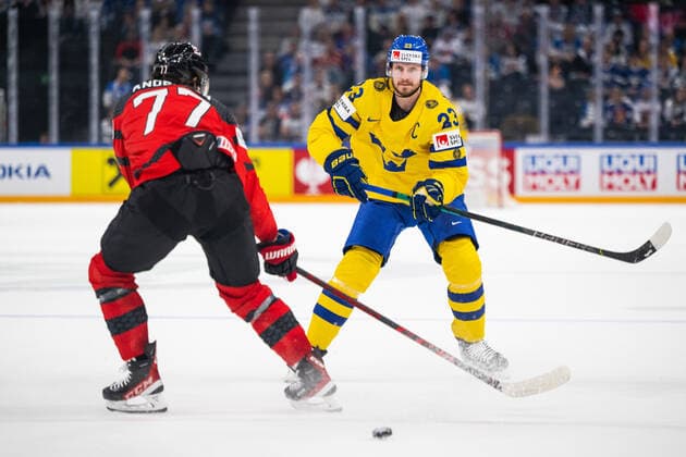220526 Oliver Ekman Larsson of Sweden during the 2022 IIHF Ice hockey, Eishockey World Championship, WM, Weltmeisterschaft quarterfinal game between Sweden and Canada on May 26, 2022 in Tampere. Photo: Maxim Thore BILDBYRAN kod MT MT0402 ishockey ice hockey ishockey-vm iihf ice hockey world championship sverige sweden kanada canada bbeng kvartsfinal quarterfinal Copyright: MAXIMxTHORE BB220526MT047