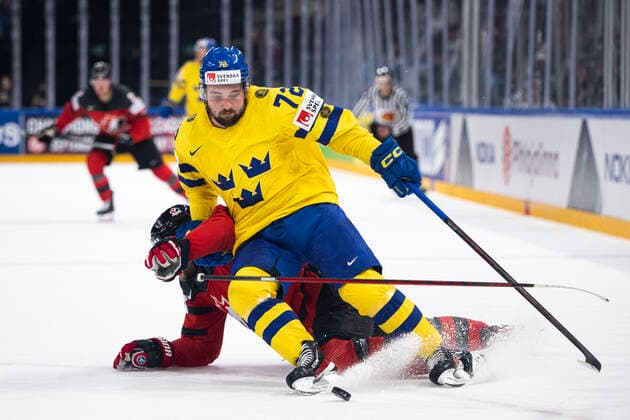 220526 Emil Bemström of Sweden during the 2022 IIHF Ice hockey, Eishockey World Championship, WM, Weltmeisterschaft quarterfinal game between Sweden and Canada on May 26, 2022 in Tampere. Photo: Maxim ThorÃ BILDBYRAN kod MT MT0402 ishockey ice hockey ishockey-vm iihf ice hockey world championship sverige sweden kanada canada bbeng kvartsfinal quarterfinal Copyright: MAXIMxTHORE BB220526MT057