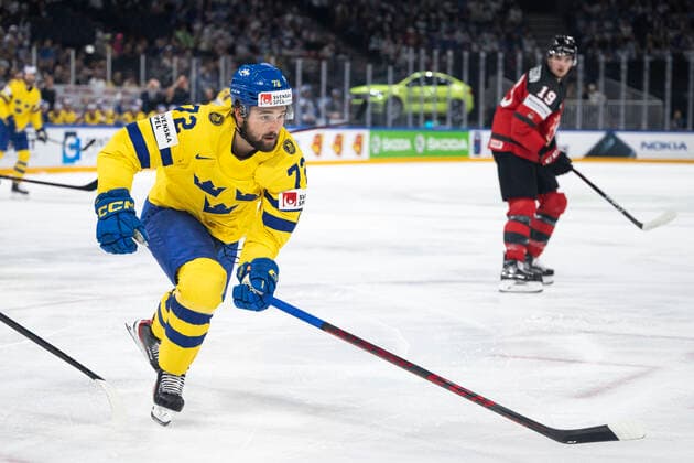 220526 Emil Bemström of Sweden during the 2022 IIHF Ice hockey, Eishockey World Championship, WM, Weltmeisterschaft quarterfinal game between Sweden and Canada on May 26, 2022 in Tampere. Photo: Maxim ThorÃ BILDBYRAN kod MT MT0402 ishockey ice hockey ishockey-vm iihf ice hockey world championship sverige sweden kanada canada bbeng kvartsfinal quarterfinal Copyright: MAXIMxTHORE BB220526MT061