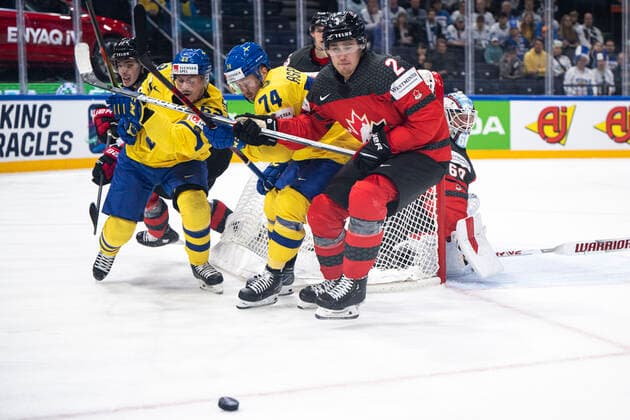 220526 Joel Kellman and Rasmus Asplund of Sweden against Zach Whitecloud of Canada during the 2022 IIHF Ice hockey, Eishockey World Championship, WM, Weltmeisterschaft quarterfinal game between Sweden and Canada on May 26, 2022 in Tampere. Photo: Maxim ThorÃ BILDBYRAN kod MT MT0402 ishockey ice hockey ishockey-vm iihf ice hockey world championship sverige sweden kanada canada bbeng kvartsfinal quarterfinal Copyright: MAXIMxTHORE BB220526MT062