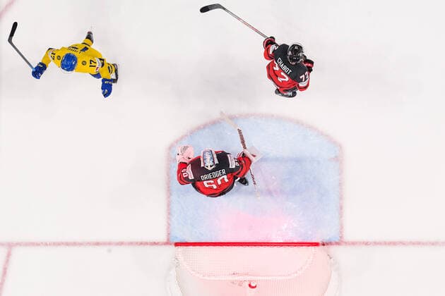 220526 Oskar Lang of Sweden celebrates while goaltender Chris Driedger and Thomas Chabot of Canada look dejected after Max Friberg (not pictured scored 3-0 during the 2022 IIHF Ice hockey, Eishockey World Championship, WM, Weltmeisterschaft quarterfinal game between Sweden and Canada on May 26, 2022 in Tampere. Photo: Maxim Thore BILDBYRAN kod MT MT0402 ishockey ice hockey ishockey-vm iihf ice hockey world championship sverige sweden kanada canada bbeng kvartsfinal quarterfinal depp jubel Copyright: MAXIMxTHORE BB220526MT068