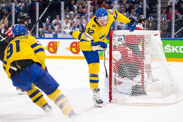 220526 Lucas Wallmark of Sweden during the 2022 IIHF Ice hockey, Eishockey World Championship, WM, Weltmeisterschaft quarterfinal game between Sweden and Canada on May 26, 2022 in Tampere. Photo: Maxim Thore BILDBYRAN kod MT MT0402 ishockey ice hockey ishockey-vm iihf ice hockey world championship sverige sweden kanada canada bbeng kvartsfinal quarterfinal Copyright: MAXIMxTHORE BB220526MT074