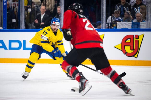220526 Oskar Lang of Sweden during the 2022 IIHF Ice hockey, Eishockey World Championship, WM, Weltmeisterschaft quarterfinal game between Sweden and Canada on May 26, 2022 in Tampere. Photo: Maxim ThorÃ BILDBYRAN kod MT MT0402 ishockey ice hockey ishockey-vm iihf ice hockey world championship sverige sweden kanada canada bbeng kvartsfinal quarterfinal Copyright: MAXIMxTHORE BB220526MT077