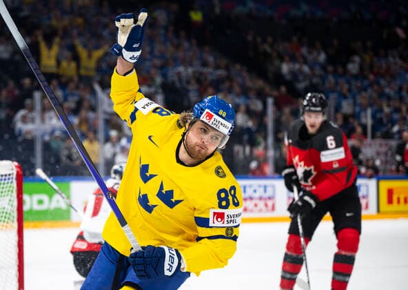 220526 William Nylander of Sweden celebrates after scoring the 2-0 goal during the 2022 IIHF Ice hockey, Eishockey World Championship, WM, Weltmeisterschaft quarterfinal game between Sweden and Canada on May 26, 2022 in Tampere. Photo: Maxim ThorÃ BILDBYRAN kod MT MT0402 ishockey ice hockey ishockey-vm iihf ice hockey world championship sverige sweden kanada canada bbeng kvartsfinal quarterfinal jubel Copyright: MAXIMxTHORE BB220526MT082
