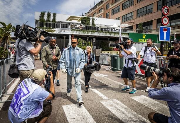 2022-05-26 15:00:34 MONTE-CARLO - Lewis Hamilton (Mercedes) in the paddock on the Thursday prior to the Monaco Formula 1 Grand Prix. The seventh race weekend of this season in Formula 1 starts in the narrow streets of Monaco. ANP REMKO DE WAAL netherlands out - belgium out MONTE-CARLO xVIxxIVx