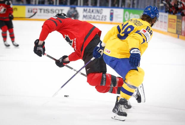 Jakub Flek 19, CZE and William Nylander 88, SWE during the 2022 IIHF Ice hockey, Eishockey World Championship, WM, Weltmeisterschaft match between Sweden - Canada at the Nokia Arena on 26. May 2022 in Tampere, Finland. (Kalle Parkkinen Newspix24)  Copyright: xKallexParkkinenx np2426530801896
