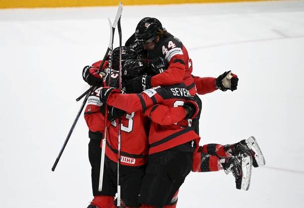 Dylan Cozens (left), Matt Barzal, Damon Severson and Max Comtois of Canada celebrate 3-3 goal during the 2022 IIHF Ice hockey, Eishockey World Championships semi-final match between Sweden and Canada in Tampere on May 26, 2022. Tampere Finland LKLAPV20220526184510V418  Copyright: xVesaxMoilanenx