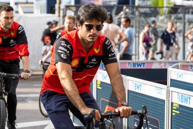 Carlos Sainz (Scuderia Ferrari) auf dem Fahrrad, Grosser Preis von Monaco 2022, Motorsport, Formel 1, 26.05.2022 Grosser Preis von Monaco 2022, Motorsport, Formel 1, 26.05.2022 Copyright: xEibner-Pressefoto AlexanderxNeisx EP_ANS
