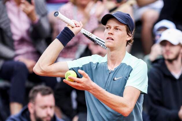 TENNIS - French Open 2022 PARIS,FRANCE,26.MAY.22 - TENNIS - ATP, Tennis Herren World Tour, French Open, Roland Garros, Grand Slam. Image shows Jannik Sinner (ITA).  GEPAxpictures xPatrickxSteiner