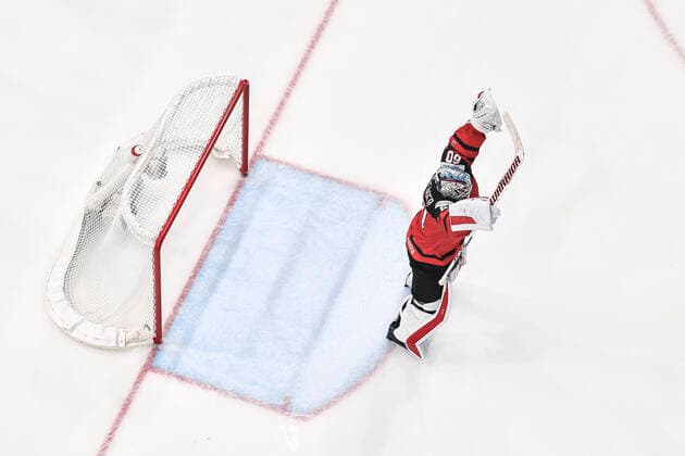 Eishockey, WM, Schweden - Kanada 220526 Goaltender Chris Driedger of Canada celebrate the 3-4 goal during the 2022 IIHF Ice hockey, Eishockey World Championship, WM, Weltmeisterschaft quarterfinal game between Sweden and Canada on May 26, 2022 in Tampere. Photo: Maxim ThorÃ BILDBYRAN kod MT MT0402 ishockey ice hockey ishockey-vm iihf ice hockey world championship sverige sweden kanada canada bbeng kvartsfinal quarterfinal jubel Copyright: MAXIMxTHORE BB220526MT156