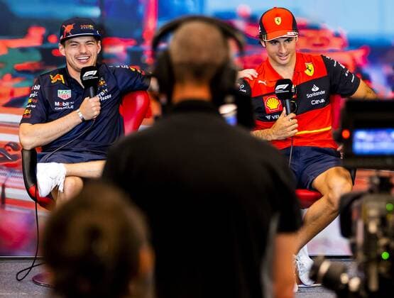 MONTE-CARLO - Max Verstappen (Oracle Red Bull Racing) and Carlos Sainz (Ferrari) during a press conference, PK, Pressekonferenz prior to practice 1 for the F1 Grand Prix of Monaco at Circuit de Monaco on May 27, 2022 in Monte-Carlo, Monaco. REMKO DE WAAL F1 Grand Prix van Monaco practice 1 2022 xVIxANPxSportx xxANPxIVx