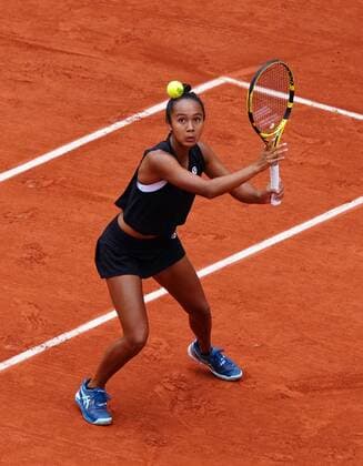 Mandatory Credit: Photo by Javier Garcia Shutterstock (12958851y) Leylah Fernandez in third round action French Open Tennis, Day 6, Roland Garros, Paris, France - 27 May 2022 French Open Tennis, Day 6, Roland Garros, Paris, France - 27 May 2022  Copyright: xJavierxGarcia Shutterstockx 12958851y