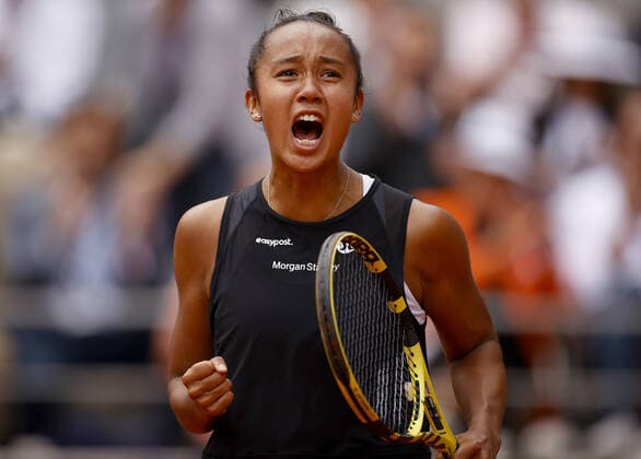 Sport Bilder des Tages Mandatory Credit: Photo by Ella Ling Shutterstock (12956278am) Leylah Fernandez of Canada celebrates French Open Tennis, Day 6, Roland Garros, Paris, France - 27 May 2022 French Open Tennis, Day 6, Roland Garros, Paris, France - 27 May 2022  Copyright: xEllaxLing Shutterstockx 12956278am