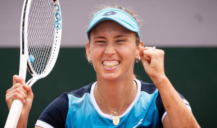 Belgian Elise Mertens celebrates after winning a tennis match between Belgian Mertens and Russian Gravecha, in the women s third round at the Roland Garros French Open tennis tournament, in Paris, France, Friday 27 May 2022. This year s tournament takes place from 22 May to 5 June. BENOITxDOPPAGNE  x35549641x
