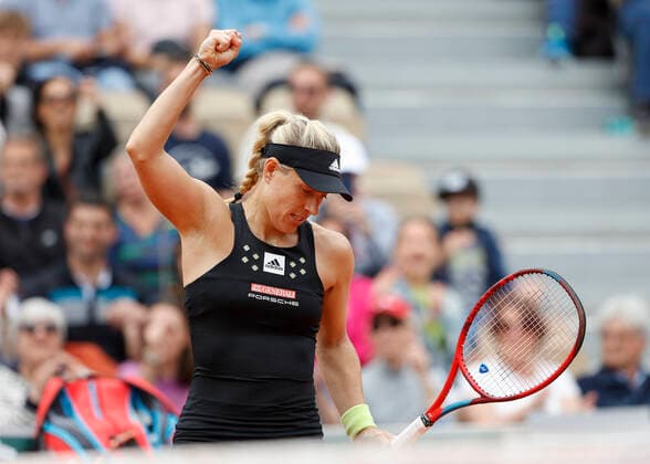 French Open 2022, Angelique Kerber macht die Faust und jubelt, Jubel, Freude, Emotion Tennis - French Open 2022 - Grand Slam ATP, Tennis Herren WTA, Tennis Damen ITF - Roland Garros - Paris - - France - 27 May 2022. Copyright: xJuergenxHasenkopfx