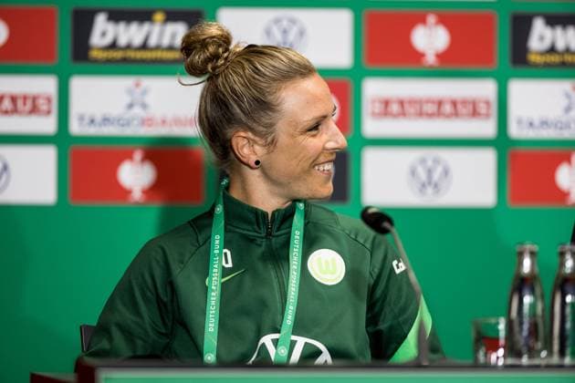 DFB Pokal Finale der Frauen, Abschlusspressekonferenz; 27.05.2022 Svenja Huth ( 10, VfL Wolfsburg) DFB Pokal Finale der Frauen, Abschlusspressekonferenz, Koeln, RheinenergieStadion DFB REGULATIONS PROHIBIT ANY USE OF PHOTOGRAPHS AS IMAGE SEQUENCES AND OR QUASI-VIDEO. Copyright: xBEAUTIFULxSPORTS Wunderlx