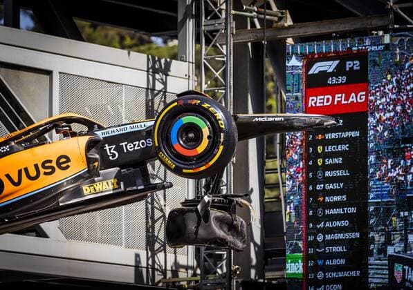 MONTE-CARLO - Daniel Ricciardo (McLaren) crashes during 2nd practice session ahead of the F1 Monaco Grand Prix at Circuit de Monaco on May 27, 2022 in Monte-Carlo, Monaco. REMKO DE WAAL F1 Grand Prix van Monaco practice 2 2022 xVIxANPxSportx xxANPxIVx