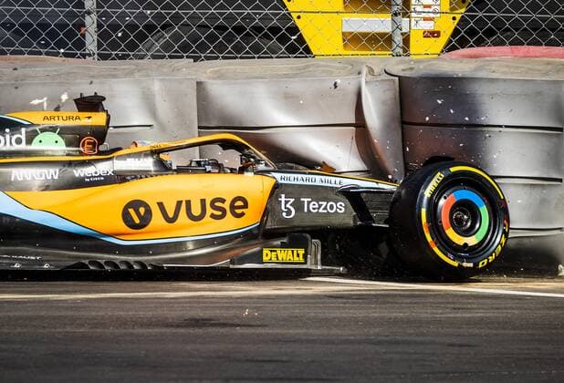 MONTE-CARLO - Daniel Ricciardo (McLaren) crashes during 2nd practice session ahead of the F1 Monaco Grand Prix at Circuit de Monaco on May 27, 2022 in Monte-Carlo, Monaco. REMKO DE WAAL F1 Grand Prix van Monaco practice 2 2022 xVIxANPxSportx xxANPxIVx