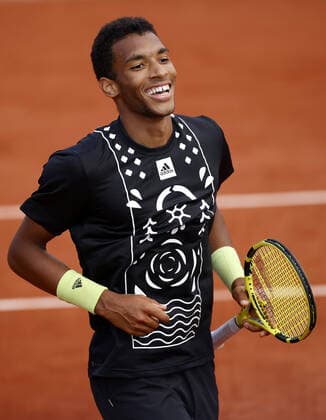Mandatory Credit: Photo by Ella Ling Shutterstock (12956278df) Felix Auger Aliassime of Canada smiles French Open Tennis, Day 6, Roland Garros, Paris, France - 27 May 2022 French Open Tennis, Day 6, Roland Garros, Paris, France - 27 May 2022  Copyright: xEllaxLing Shutterstockx 12956278df