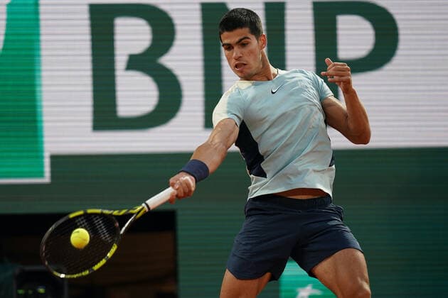 May 28, 2022, PARIS, France: CARLOS ALCARAZ of Spain return the ball to SEBASTIAN CORDA of USA during the Day 6 of the French Open 2022, Grand Slam tennis tournament at the Roland Garros Stadium - Paris France..Carlos Alcaraz won : 6:4 6:4 6:2 PARIS France - ZUMAp119 20220528_zaf_p119_104 Copyright: xPierrexSteveninx