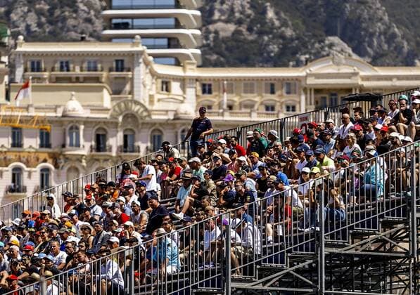MONTE-CARLO - Fans in the stands during the 3rd practice session ahead of the F1 Monaco Grand Prix at Circuit de Monaco on May 28, 2022 in Monte-Carlo, Monaco. REMKO DE WAAL F1 Grand Prix van Monaco practice 3 2022 xVIxANPxSportx xxANPxIVx