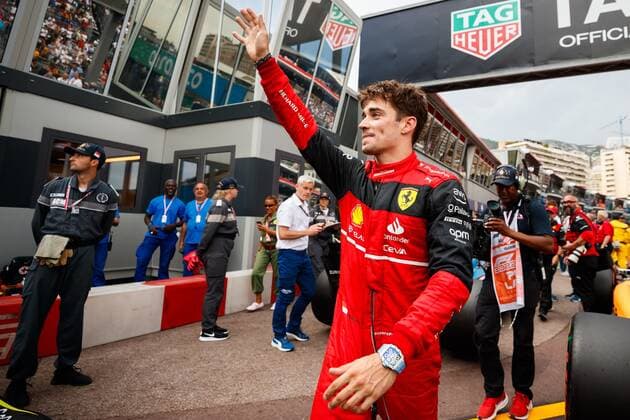 Charles Leclerc (Scuderia Ferrari) winkt den Fans nach der Pole Position zu, Grosser Preis von Monaco 2022, Motorsport, Formel 1, 28.05.2022 Grosser Preis von Monaco 2022, Motorsport, Formel 1, 28.05.2022 Copyright: xEibner-Pressefoto AlexanderxNeisx EP_ANS