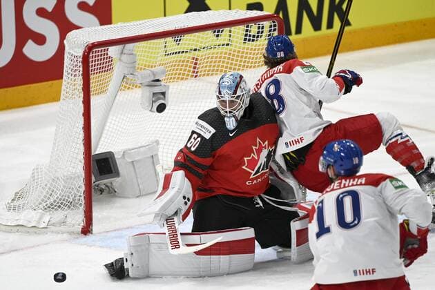 Goalkeeper Chris Driedger of Canada with David Pastrnak and Roman Cervenka (R) of Czech Republic during the 2022 IIHF Ice hockey, Eishockey World Championships semi-final match between Canada and Czech Republic in Tampere on May 28th, 2022. Tampere Finland LKFTJK20220528182820RZKG  Copyright: xEmmixKorhonenx