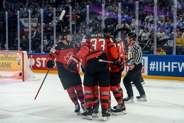 28.05.2022, Tampere, Nokia Arena, Canada v Czech Republic - 2022 IIHF Ice hockey, Eishockey World Championship, WM, Weltmeisterschaft Canada celebrate the 1:1 goal Tampere Nokia Arena Pirkanmaa Finland Copyright: xJustPictures.ch AndreaxBrancax