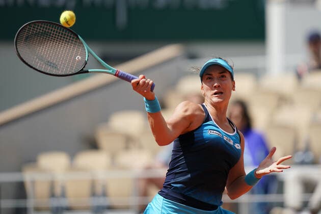 May 28, 2022, PARIS, France: DANKA KOVINIC of Montenegro return the ball to IGA SWIATEK of Poland during the Day 7 of the French Open 2022, Grand Slam tennis womens tournament at the Roland Garros Stadium - Paris France..Iga Swiatek won : 6:3 7:5 PARIS France - ZUMAp119 20220528_zaf_p119_141 Copyright: xPierrexSteveninx