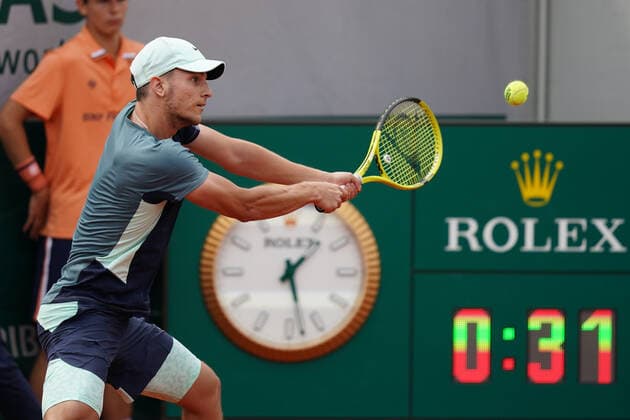 May 28, 2022, PARIS, France: MIOMIR KECMANOVIC of Serbia return the ball to DANIIL MEDVEDEV of Russia during the Day 7 of the French Open 2022, Grand Slam tennis tournament at the Roland Garros Stadium - Paris France..Daniil Medvedev won : 6:2 6:4 6:2 PARIS France - ZUMAp119 20220528_zaf_p119_158 Copyright: xPierrexSteveninx