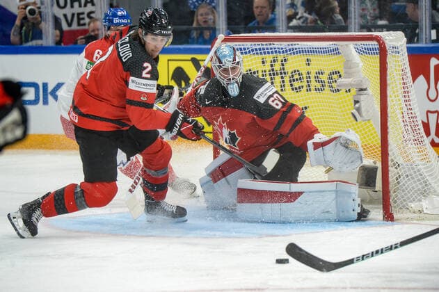 28.05.2022, Tampere, Nokia Arena, Canada v Czech Republic - 2022 IIHF Ice hockey, Eishockey World Championship, WM, Weltmeisterschaft 2 Zach Whitecloud (Canada) and 60 goalkeeper Chris Driedger (Canada) Tampere Nokia Arena Pirkanmaa Finland Copyright: xJustPictures.ch AndreaxBrancax