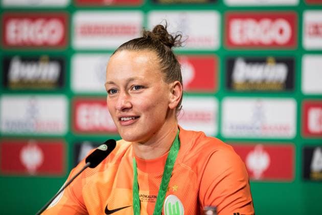 DFB Pokal Finale der Frauen, VfL Wolfsburg - 1. FFC Turbine Potsdam; 28.05.2022 Almuth Schult ( 1, VfL Wolfsburg) in der Pressekonferenz DFB Pokal Finale der Frauen, VfL Wolfsburg - 1. FFC Turbine Potsdam, Koeln, RheinenergieStadion DFB REGULATIONS PROHIBIT ANY USE OF PHOTOGRAPHS AS IMAGE SEQUENCES AND OR QUASI-VIDEO. Copyright: xBEAUTIFULxSPORTS Wunderlx