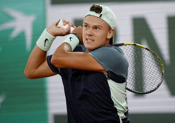 Mandatory Credit: Photo by Ella Ling Shutterstock (12956279cy) Holger Rune of Denmark in action French Open Tennis, Day 7, Roland Garros, Paris, France - 28 May 2022 French Open Tennis, Day 7, Roland Garros, Paris, France - 28 May 2022  Copyright: xEllaxLing Shutterstockx 12956279cy