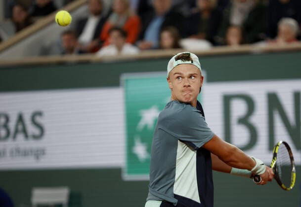 Mandatory Credit: Photo by Ella Ling Shutterstock (12956279cs) Holger Rune of Denmark in action French Open Tennis, Day 7, Roland Garros, Paris, France - 28 May 2022 French Open Tennis, Day 7, Roland Garros, Paris, France - 28 May 2022  Copyright: xEllaxLing Shutterstockx 12956279cs