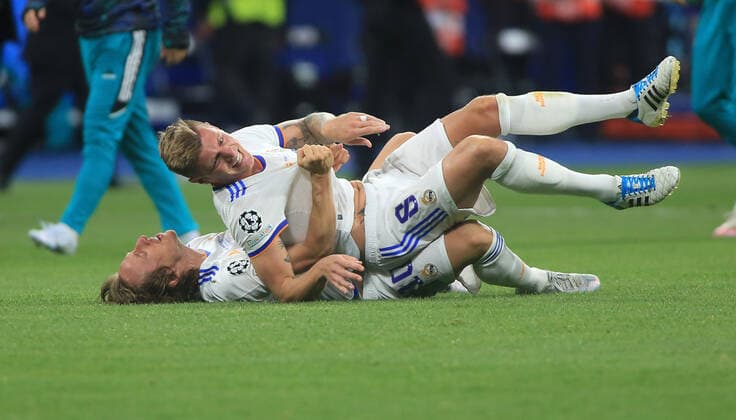 28.05.2022, xfrx, Fussball Champions League Finale 2022, FC Liverpool - Real Madrid emspor, v.l. Jubel Freude über den Sieg der Champions League bei Real Madrid Luka Modric (Real Madrid) Toni Kroos (Real Madrid) (DFL DFB REGULATIONS PROHIBIT ANY USE OF PHOTOGRAPHS as IMAGE SEQUENCES and or QUASI-VIDEO) Paris